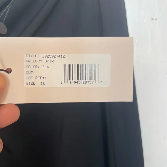 Cinq a sept vallory skirt- super flattering. - Picture 4 of 7